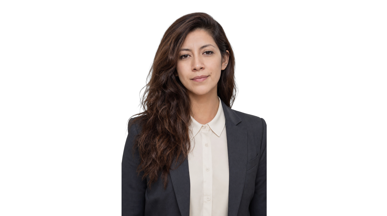 Grace Hidalgo, psicóloga práctica en Colombia, en un ambiente profesional moderno